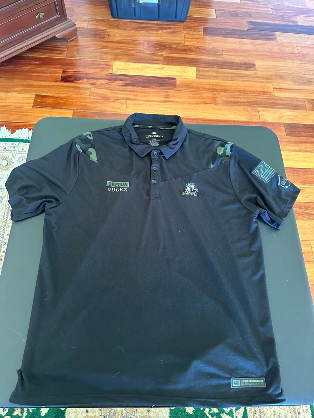 Colosseum Athletics Oregon Ducks Black Polo Shirt with Camo Accents Men’s XXL
